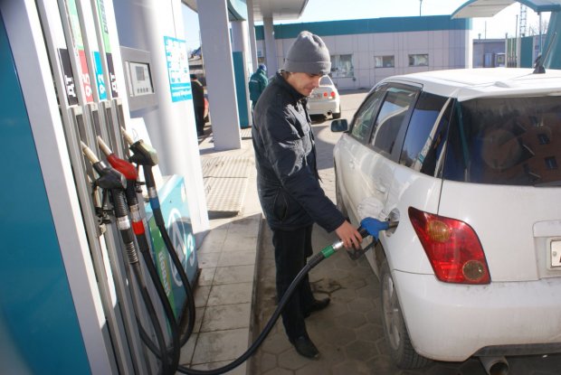 Есть шанс: цены на бензин оставят украинских водителей за рулем