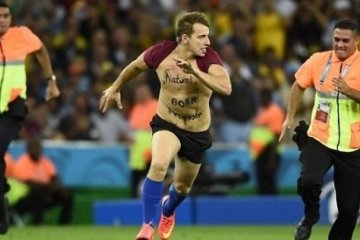 В Гондурасе болельщик и игрок одновременно забили два гола (видео)