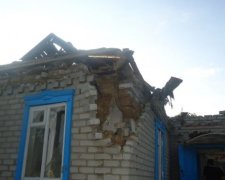 Семилетнюю девочку едва не убило снарядом (ФОТО)