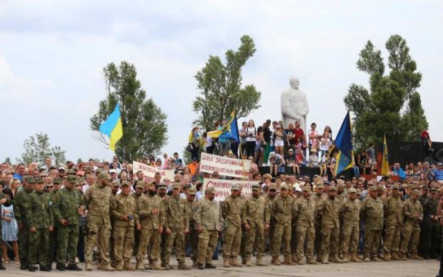 День визволення Маріуполя: військові пообіцяли повернути Донбас