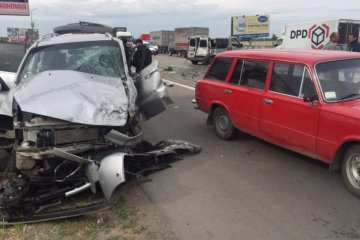 Масштабная авария в Одессе: двух человек вынесло из машины ударной волной 