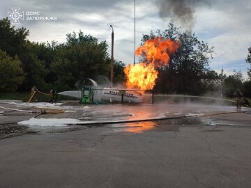 Дрон атакував рятувальників на АЗС у Запоріжжі