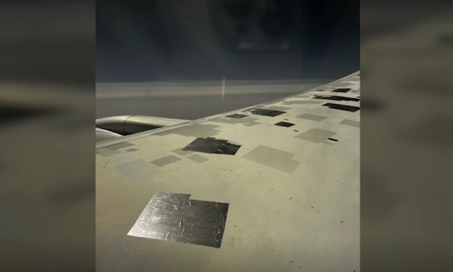 Крыло самолета в скотче, скриншот: Youtube