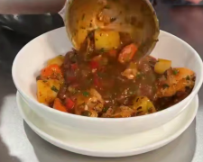 Куриное рагу с овощами, кадр из видео