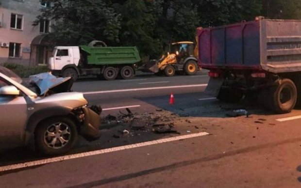 Авто смяло, как консервную банку: жуткая авария поставила на уши Киев