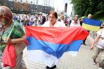 Російські прапори замайоріли на Хрещатику, перелякані кияни шарахаються, як від чумних: дике відео