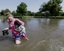 Одразу дві стихії одночасно обрушилися на США