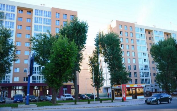 Виручив екс-регіонала: Мін'юст купив півсотні квартир у селі дорожче, ніж у Києві
