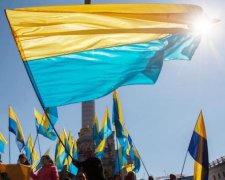 День Конституции Украины 2018: лучшие поздравления в стихах и открытках