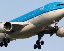 Літак Амстердам-Київ спонтанно змінив курс на півдорозі