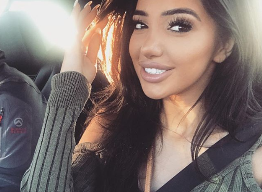 Зайчик Playboy Хлоя Кхан прогулялася по місту без штанів: фото 18+