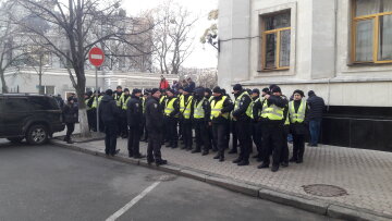 Акция протеста "Нет - капитуляции" - Офис Президента