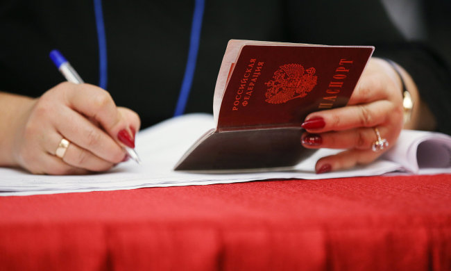 Мешканців Донбасу, які отримали паспорти РФ, позбавлять пенсій і соцвиплат