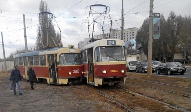ДТП в Харькове: два трамвая не поделили колею (фото)