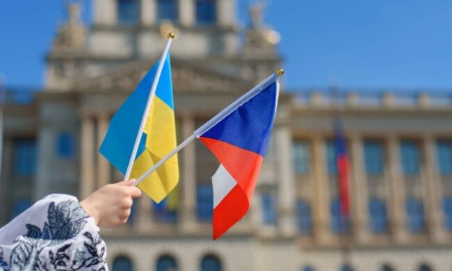 Дадут больше денег, но отберут жилье: Чехия объявила о новых правилах для украинцев