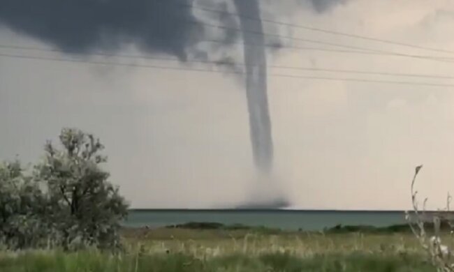 Торнадо на Азовському морі, скріншот: Telegram