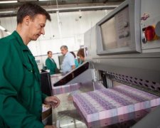В Україні стало більше грошей