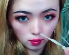 Незвичайний макіяж, скріншот YouTube