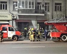 У центрі Києва горів ресторан: 30 людей евакуювали (фото)