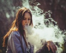 Вчені шокують: вейп провокує улюблені хвороби Доктора Хауса