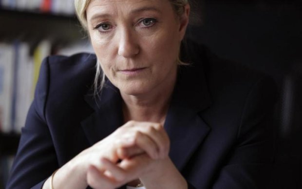 Как фанера над Парижем: соцсети хохочут над поражением Ле Пен