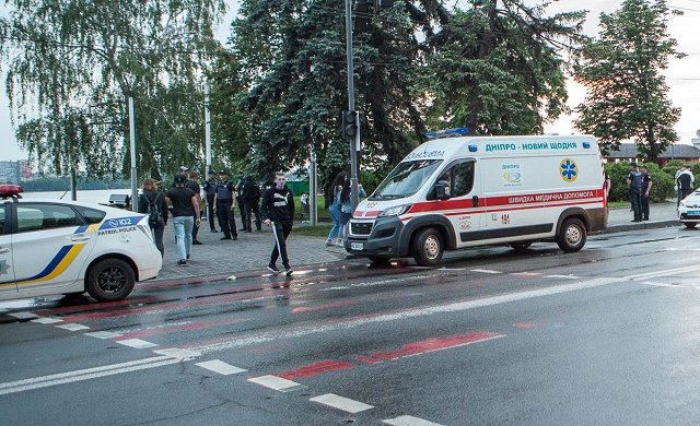 У Дніпрі скажений натовп влаштував бійку зі стріляниною: "Як у лихих 90-х"