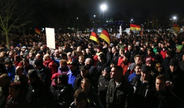 Немецкая полиция разогнала митинг против приема беженцев