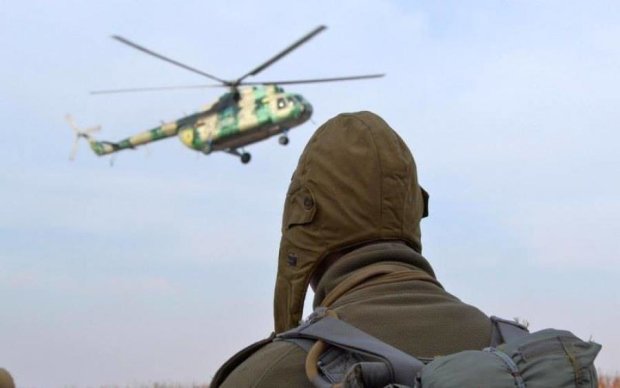 Украинские военные показали мастерство десантирования