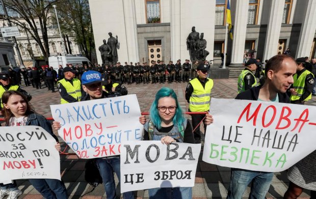 Мовний закон відкине Україну назад у СРСР: Романенко показав сумний "підтекст"