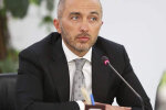 Голова НБУ Андрій Пишний оголошує рішення про підвищення облікової ставки до 15,5%