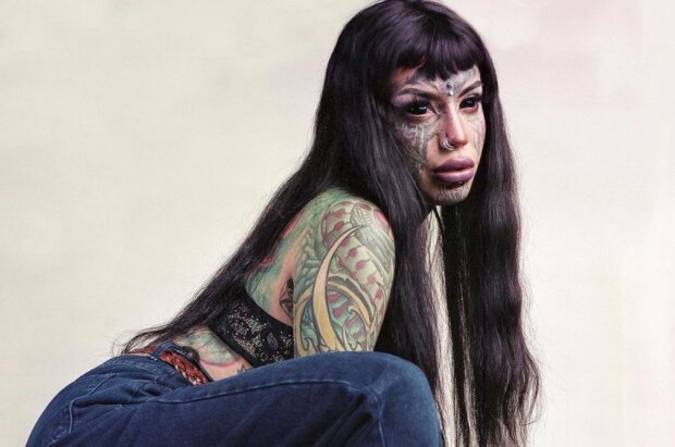 Почему знаменитости делают татуировки на лице и что они означают?