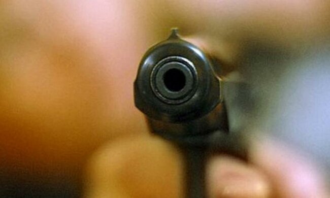 Зловмисник прострелив чоловікові живіт у  центрі Маріуполя 