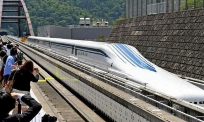 Японский поезд на магнитной подушке установил рекорд скорости