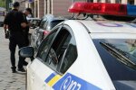 Аж пятки заблестели: коп "дал деру" с места взятки и оказался в туалете, не хуже 100-метровки