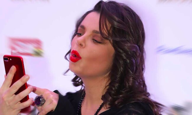 "С губами перебор": Наташа Королева стала "символом юности" и нарвалась на гнев фанатов