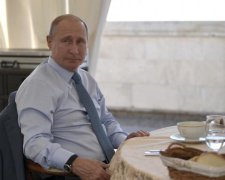 Фотограф хотів "тюнінгувати" Путіна, але вийшла рожева мумія: фото