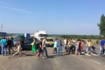 "Чекають, поки ми всі помремо": сотні франківчан нагрянули до губернатора, благають роками лише про одне
