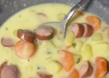 Вершковий суп з мисливськими ковбасками, кадр з відео