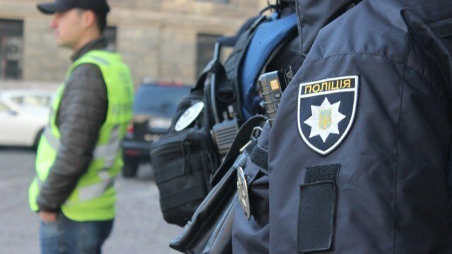 Віртуозно чистила кишені вінничан: витівки "Соньки Золотої Ручки" зловила камера