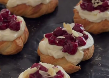 Слойки с вишнями, кадр с видео