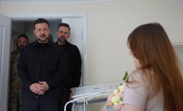 Володимир Зеленський в пологовому будинку, кадр з відео