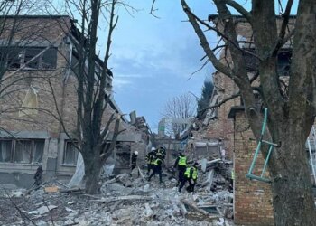 Кадри ракетного удару. Фото: ДСНС