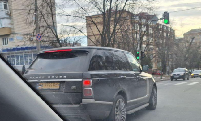 Range Rover 2021 на улицах Киева, скриншот: Telegram