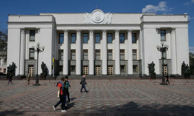 У Києві замінували Верховну Раду, Офіс президента та Кабінет міністрів: усе місто в паніці