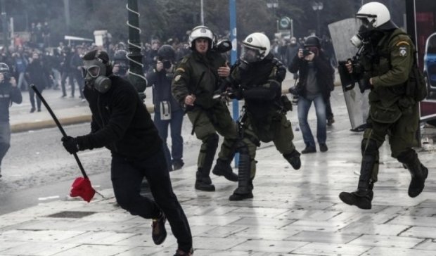 У Греції акції протесту та масові заворушення (відео)