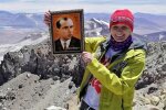 Франківчанка видерлася на найвищий вулкан світу з Бандерою і Скрябіним