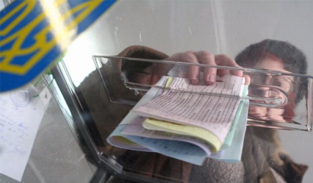 "Нетверезі" члени виборчої  комісії у Львові закрилися у дільниці  