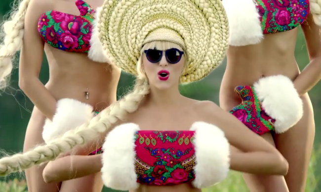 Справжня королева ночі: головна суперблондинка країни вразила феєричним шоу