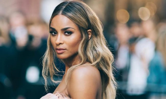 Краще б підфотошопила: фанати розкритикували тіло відомої співачки