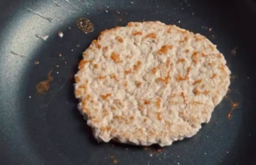 Куриный бургер, кадр из видео